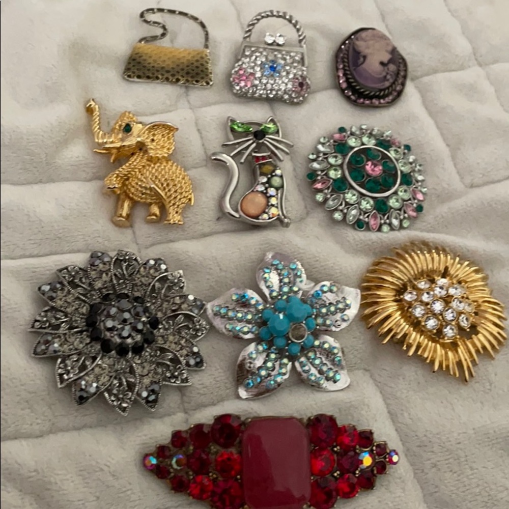 🎀Holiday Assorted Pins
